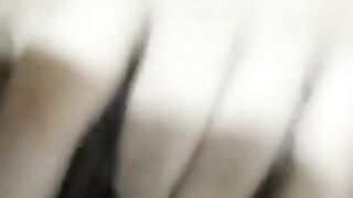 Novinha gozando batendo uma siririca na webcam