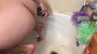 Valerie Dark: Water Enemas with Farting