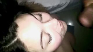 Gorda mamando verga y se traga los mecos