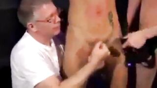 2 Jungs Ausgeliefert