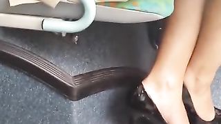 french black legs in the bus jambes de black dans le bus