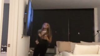 City Girls| Jt Flashes her Boob’s on Live.