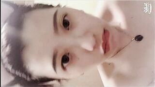 剛被乾爹幹完,台灣巨乳騷女淫穴不滿足,只好在鏡子前自慰給大家看.SWAG AV IDOL.