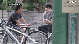 夏天花在無麵包我的步伐妹妹的媽媽 - 這個手無寸鐵的誘惑新名阿明。