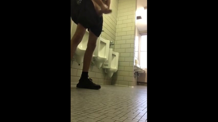 College bathroom cum