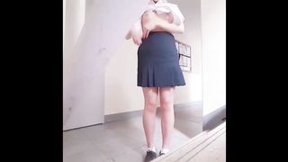 通学路や校内の色んな所で露出オナしちゃう変態j〇