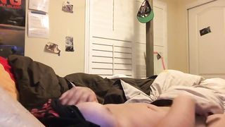 Teen Rubs her Clit till she Cums Hard