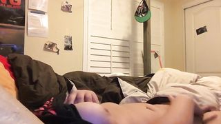 Teen Rubs her Clit till she Cums Hard