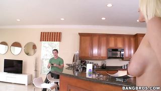 Sexy Amateur Blonde MILF