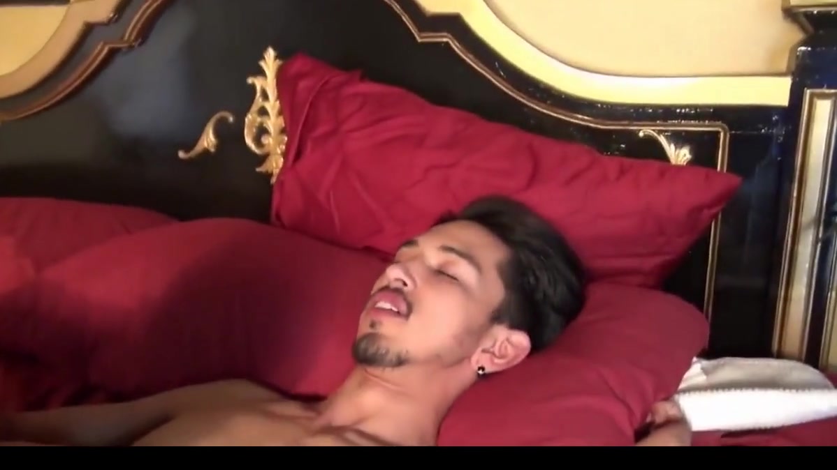 Asian twink rides straight guy dick and cums after blowjob