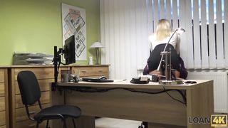 LOAN4K. Sext blonde paga sus deudas usando su perfecto cuerpo