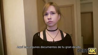 Debt4k. La encantadora pelirroja Alice Klay debería chupar y montar la poll