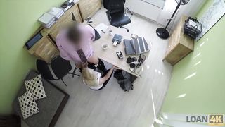 LOAN4K. Chica seductora con grandes tetas monta una polla por mucho dinero