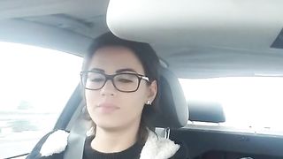 Teen piercing nipple Flash on the road - Flash en voiture by Vic Alouqua