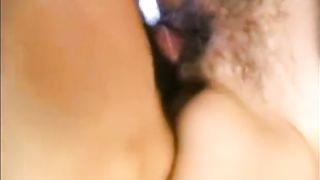 Beurette mature poilue se tape un petit jeune chez elle !!