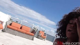 Gorgeous Slut Wife Finds A Quick Fuck Buddy On Nude Beach