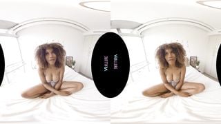 VRALLURE Come Hangout In My Bedroom!