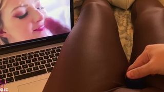 watching girls getting facials with my fav spandex leggings on