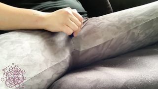 watching porn with my leggings on till I literally cum screaming