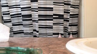 SpyFam - Pregnant stepsister takes a shower