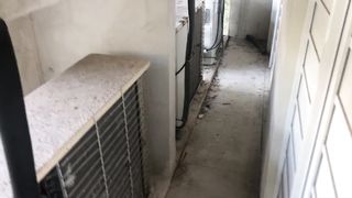 Ich versteck mich im Hotel Kammerl um meine nasse Muschi zu beruhigen