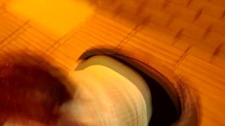 Gode così tanto mentre lo succhio in stazione che sborra appena mi scopa!