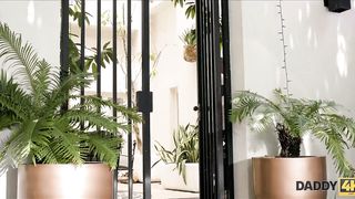 DADDY4K. Der alte Vater bezahlt für unglaublichen Sex mit der Freundin sein