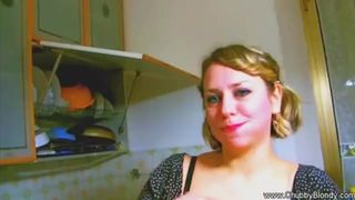 BBW housewife gives funtime BJ