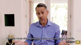 DADDY4K. El sexo con el padre de BF es como una chica deslumbrante se venga de su hombre