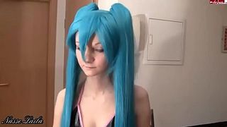 GERMAN TEEN GET FUCKED AS MIKU HATSUNE COSPLAY SEX WITH FACIAL HENTAI PORN