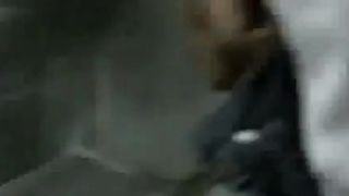 Filmou caminhoneiro trocando oleo no banheiro