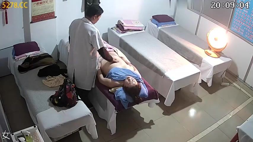 The old doctor massage parlor monitoring and cracking, taking pictures of mature wome