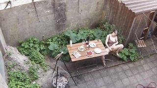 Teen fickt Heimlich die Bratwurst beim BBQ