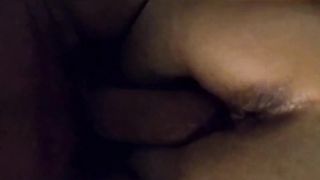 Donna delle pulizie scopata in casa da uno straniero . Cameriera cagna a pecorina in casa mia.