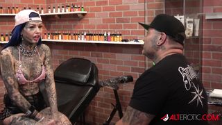 Behind the scenes for Amber Luke's new face tattoo