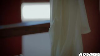 VIXEN Real Estate Agent Kirsten Lee Fucks her Client