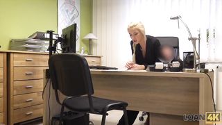 LOAN4K. Bionda birichina scopa in prestito per comprare una nuova BMW