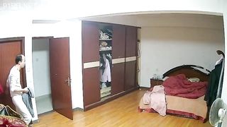 Camera candid video of Lao Li and his wife next door before going to bed