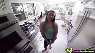 Me cojo a la que me limpia la casa