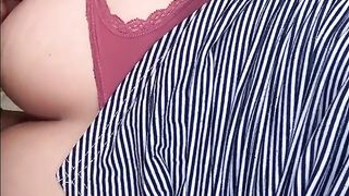 Vecino se cruza a mi patio para follarme mientras su esposa duerme