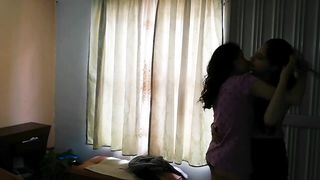 Esperaba Mí Paquete, Pero me Llegó Una Cogida Lesbica