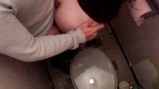 [caméra Cachée] Une Prof Trop Bonne Se Fait Baiser Dans Les WC Du Lycée