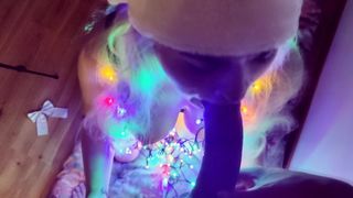 Праздничный отсос от снегурки, вид от первого лица, кончил в рот, часть 2