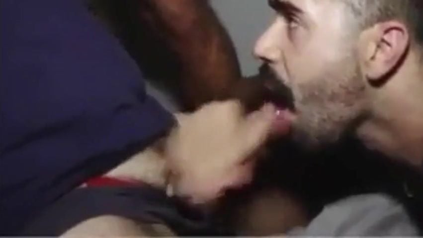 alla troia piace troppo il cazzo..uno non gli basta