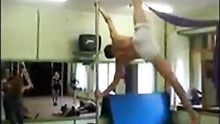 Pole-acrobat