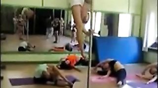 Pole-acrobat