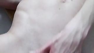 Relaxing my Pussy in the Shower