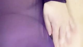 Пышка с мохнатой киской доводит себя до сквирта Irina Priroda