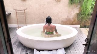 Inked Girl Cums in Bath