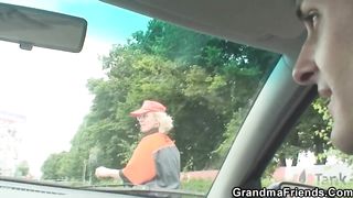 Picked up Granny Double Penetration in the Fields